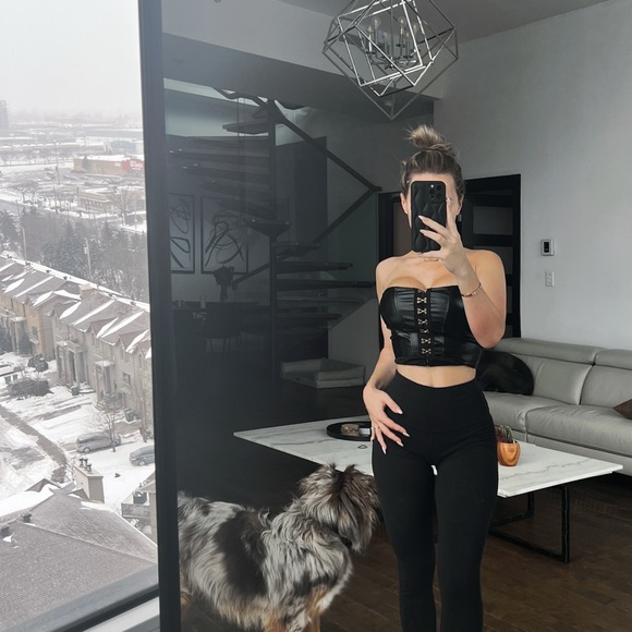 Sexy black faux leather crop top - Picture 1 of 2